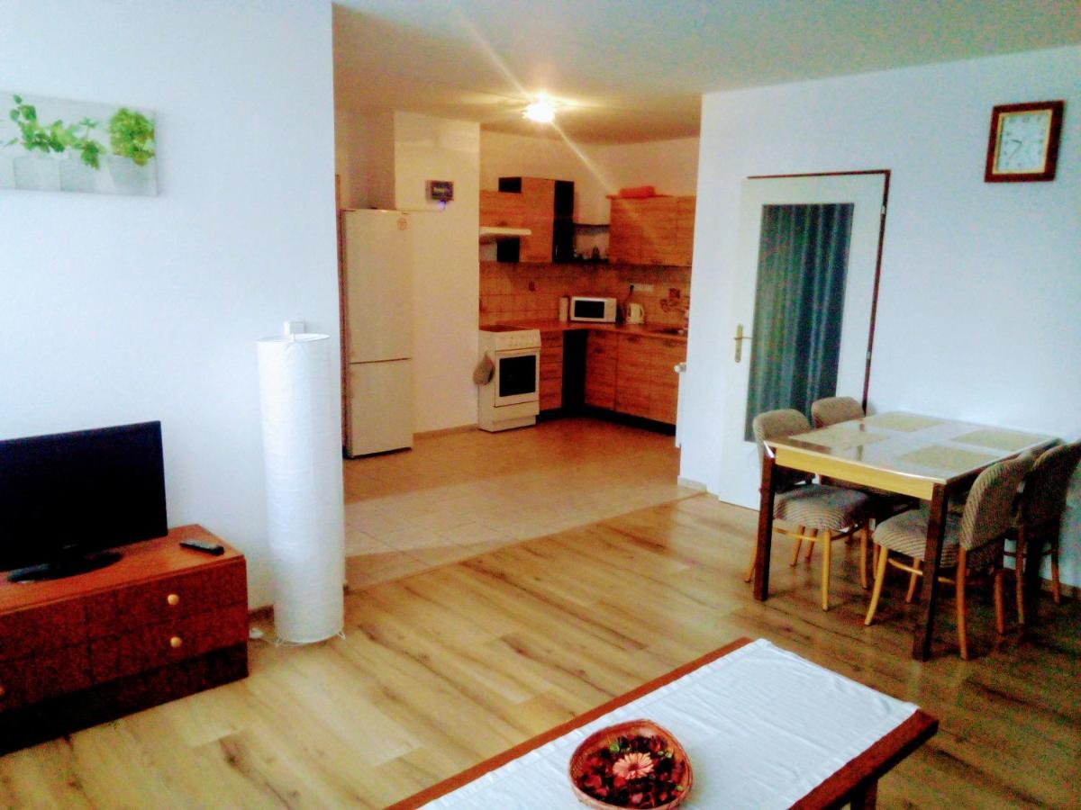 Apartman U Parku Wallern Exterior foto